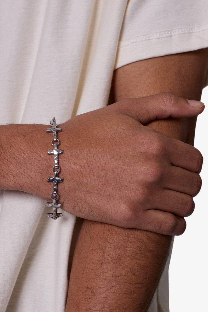 mnml/GRACE クロス ブレスレット Grace Bracelet Jewelry - SIlver | mnml | shop now