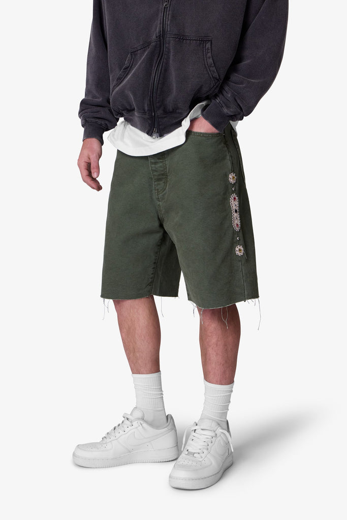 アーミー0510  Mojave Canvas Shorts - Olive | mnml | shop now