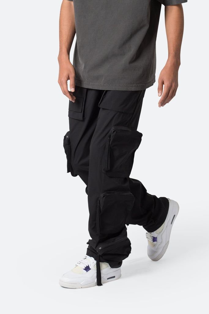 http://mnml.la/cdn/shop/files/Multi-Pocket-Drawcord-Pants-Black-2_1024x1024.jpg?v=1704279058