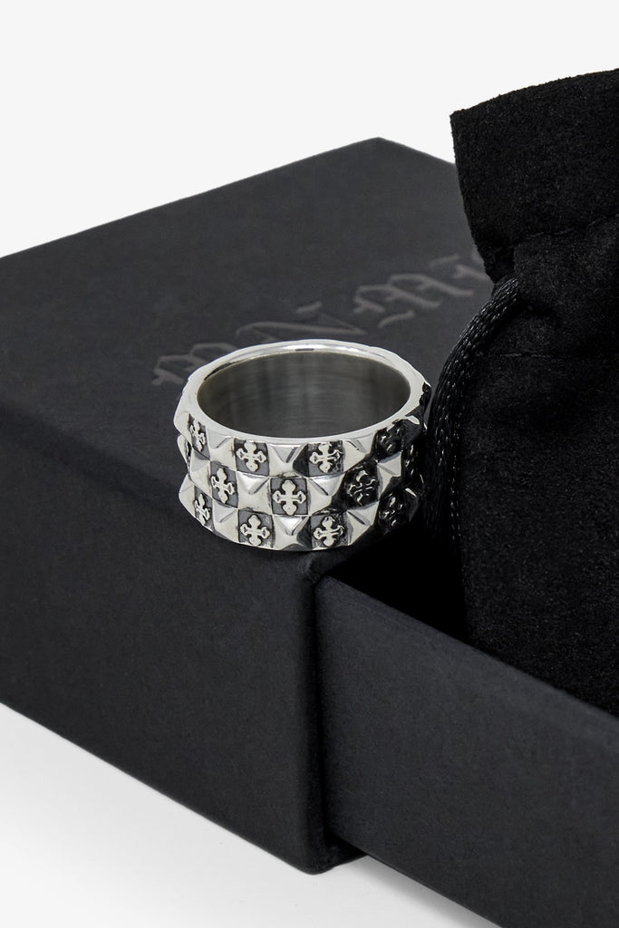 【MNML】PYRAMID CROSS STERLING リング Pyramid Cross Sterling Silver Ring - Silver | mnml | shop now