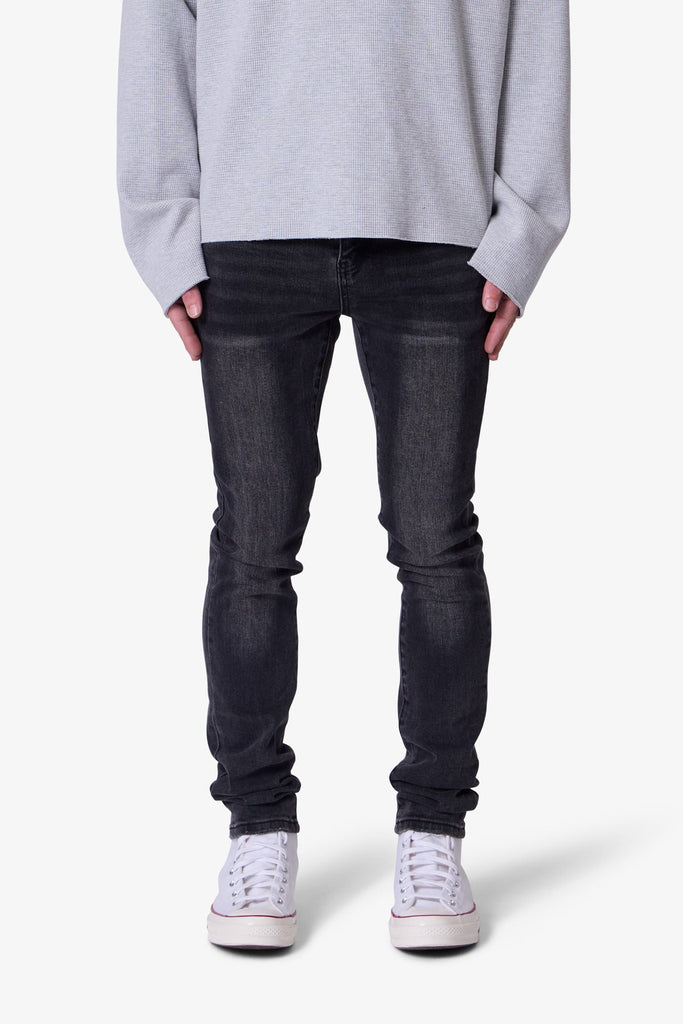 デニム・ジーパン [MATINKIM]side washed denim pants in black HEM POINT BERMUDA DENIM PANTS FOR WOMEN IN CHARCOAL – Matin Kim