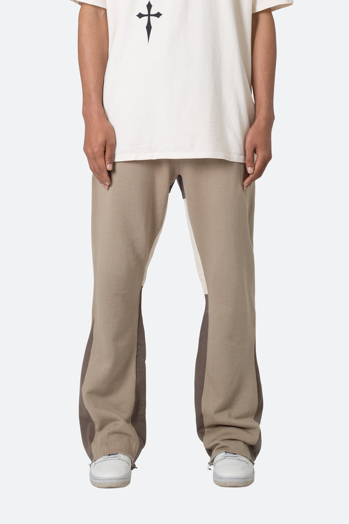 Contrast Bootcut Sweatpants - Earth | mnml | shop now