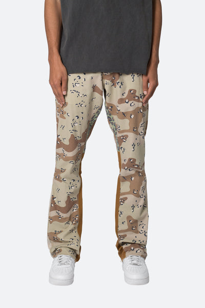 7 pocket desert camo cargos // @daniellealcaraz