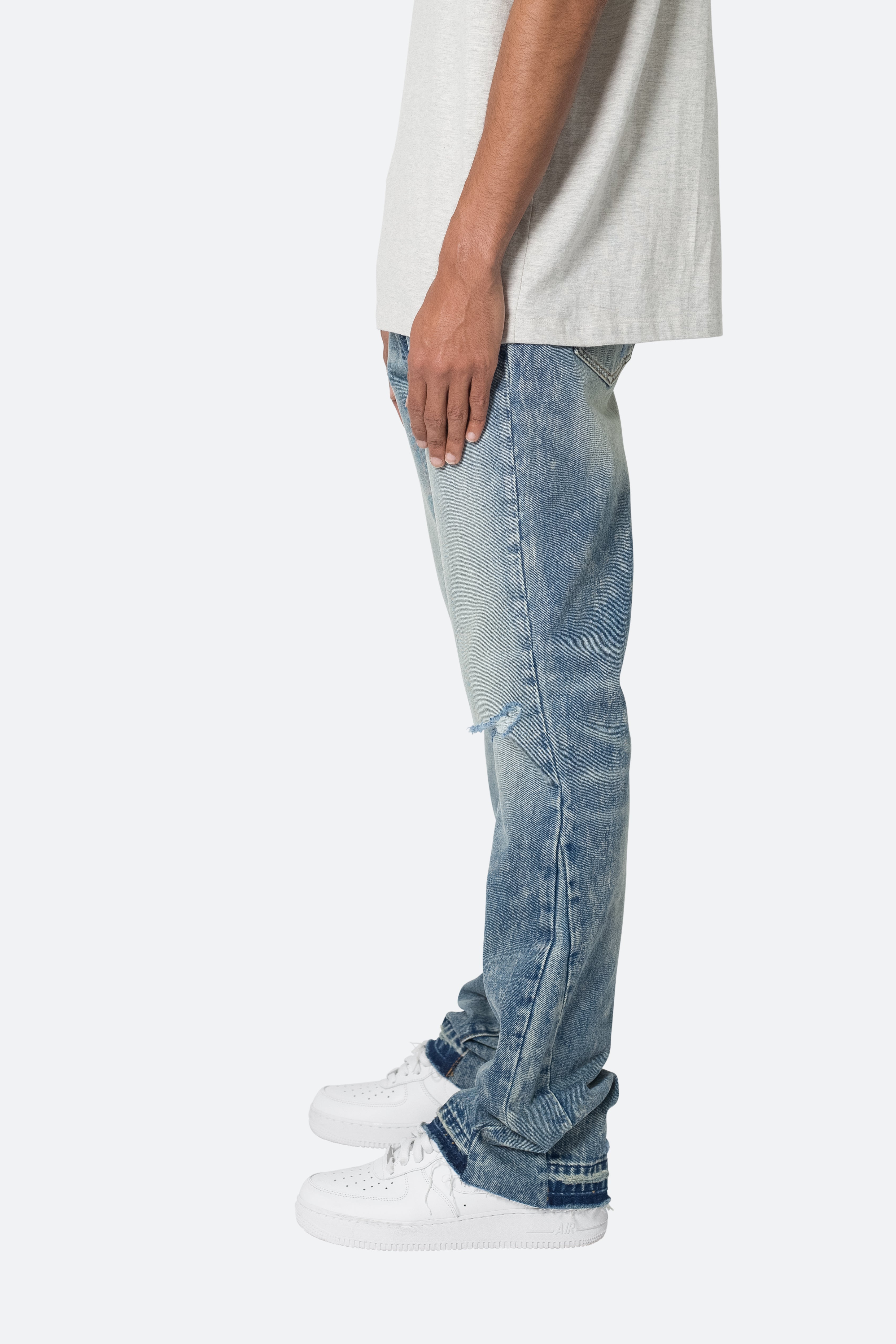 B615 Knee Hole Flare Denim - Blue | mnml | shop now