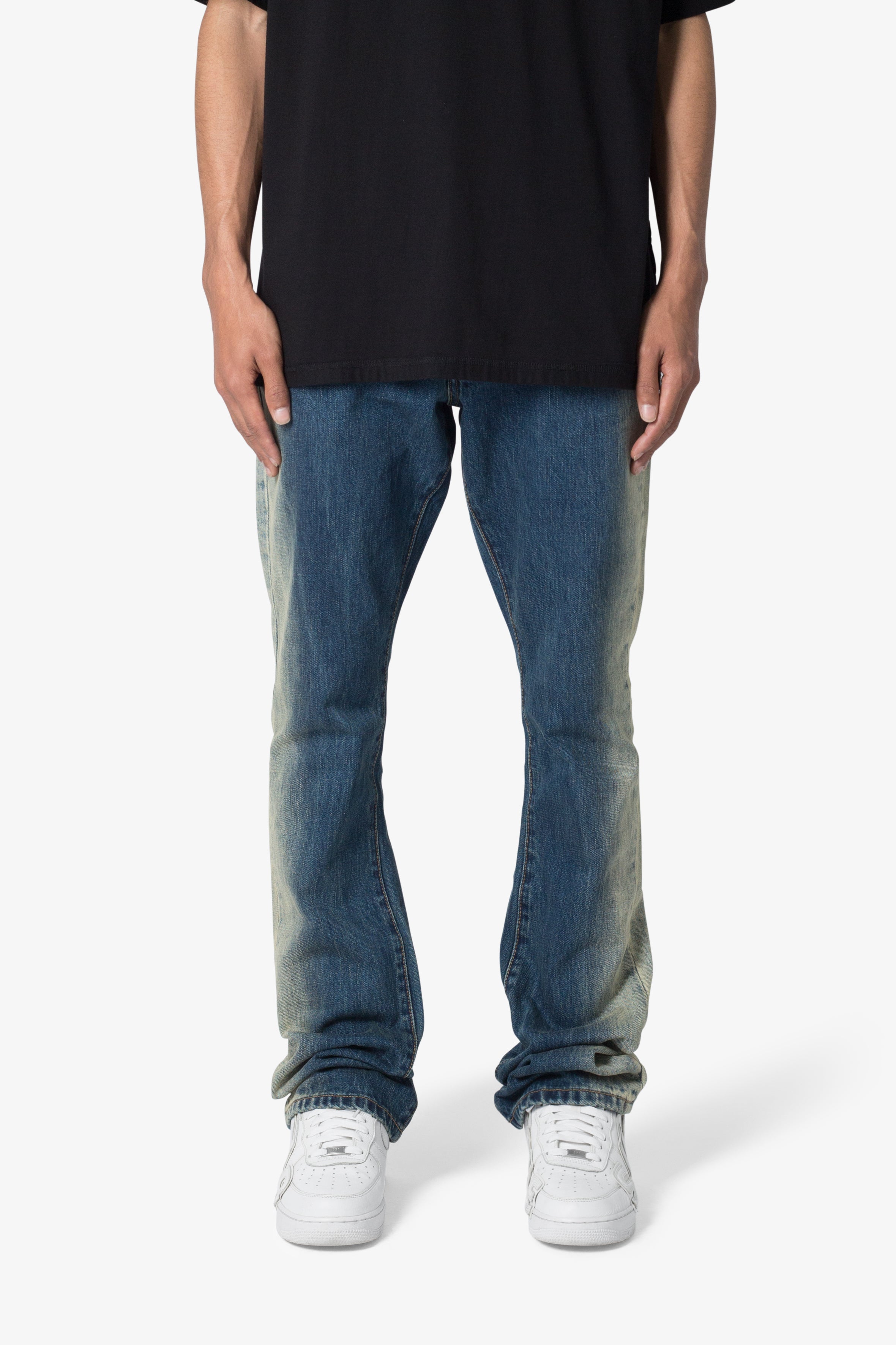 B674 Spray Flared Denim - Blue | mnml | shop now