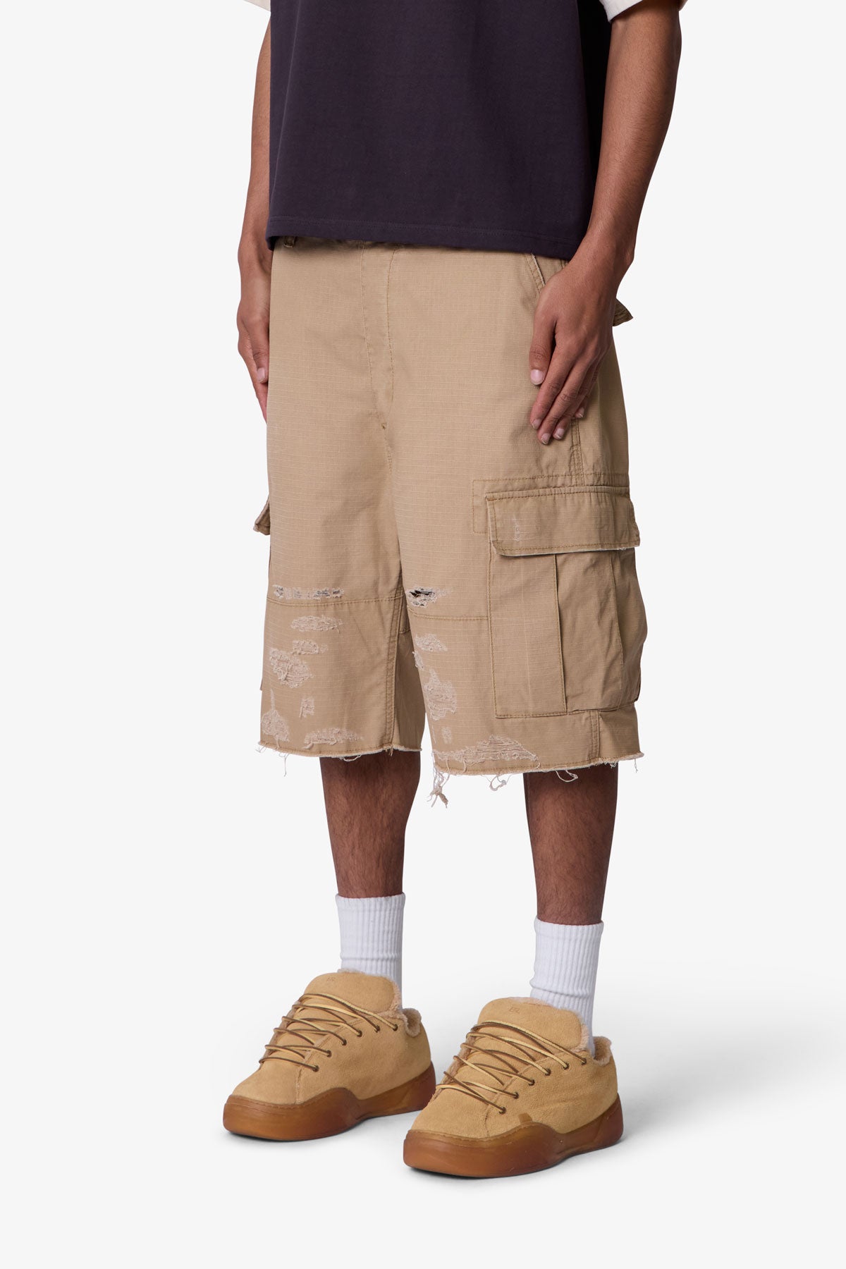 Baggy-Distressed-Cargo-Shorts-