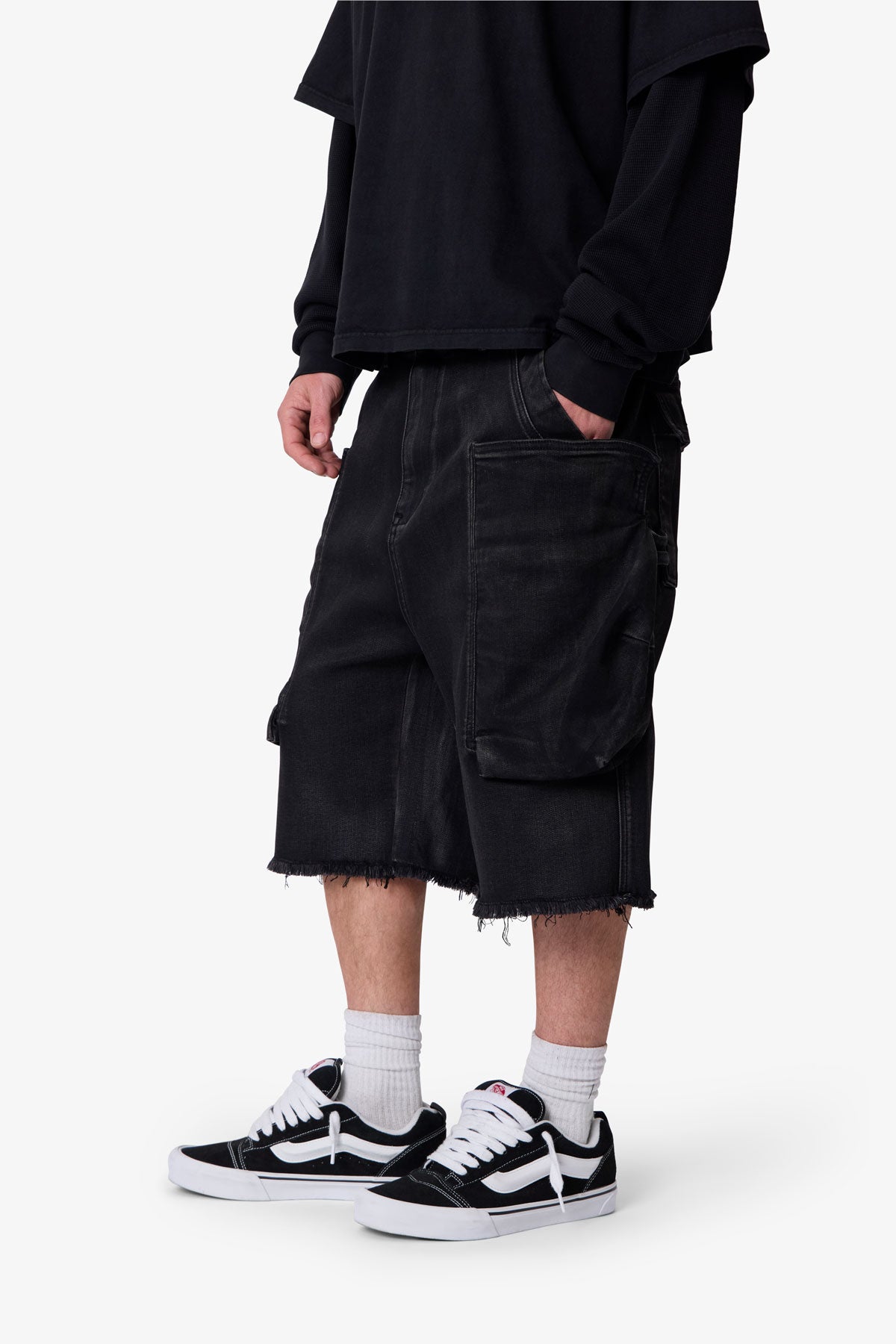Baggy Waxed Cargo Shorts - Black | mnml