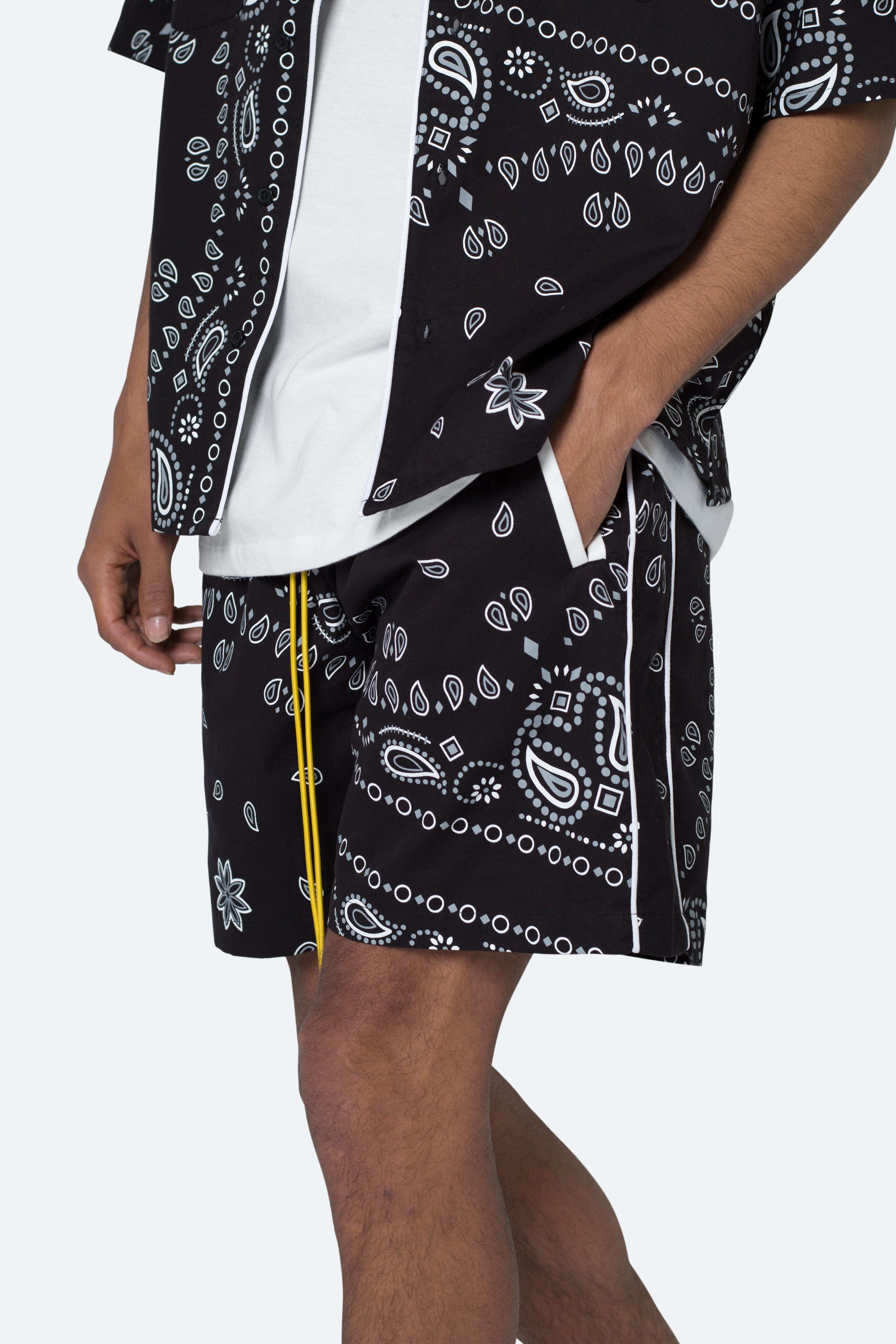 Bandana Paisley Shorts - Black | mnml