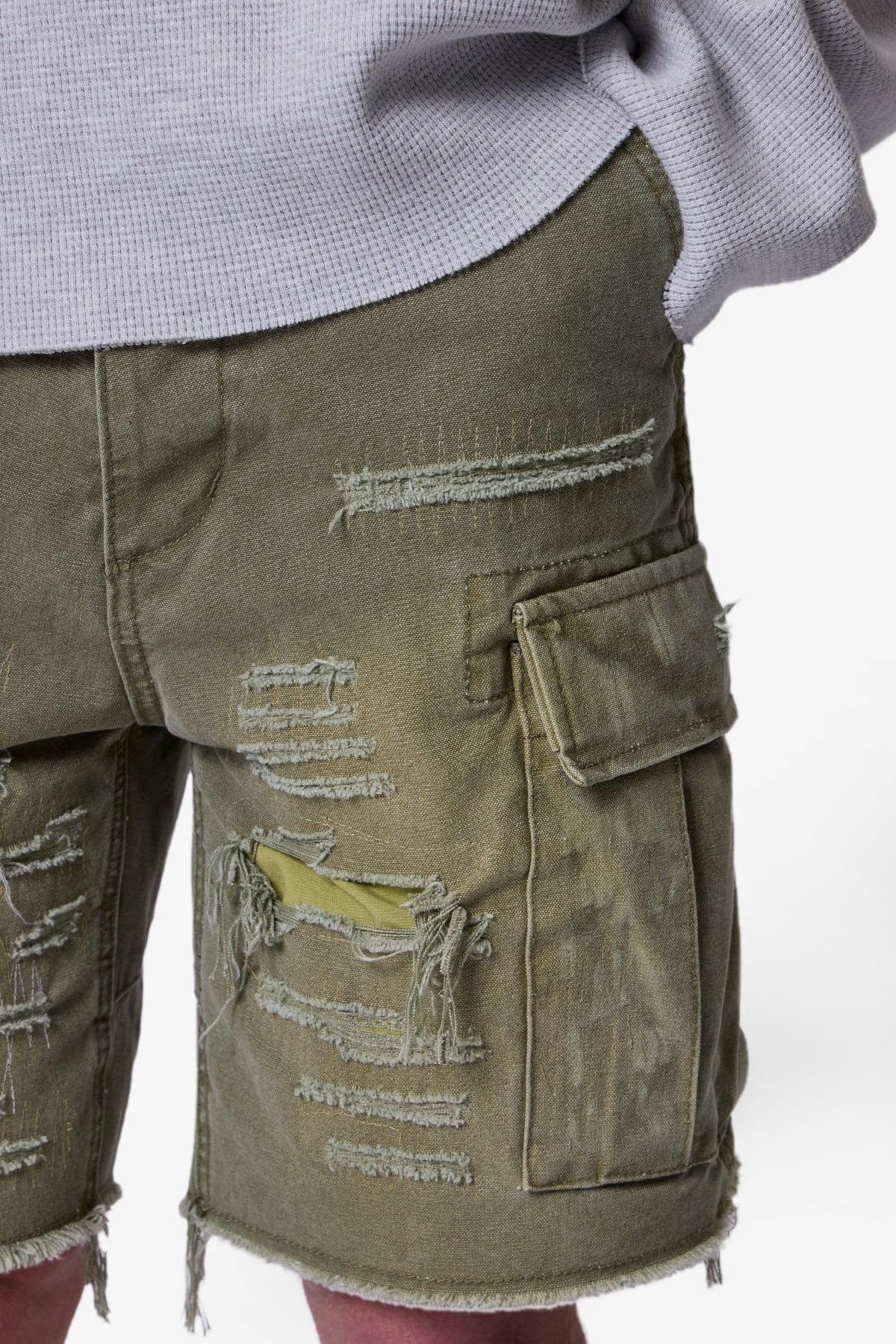 【人気】mnml Distressed Cargo Shorts Distressed Cargo Shorts - Camo | mnml | shop now