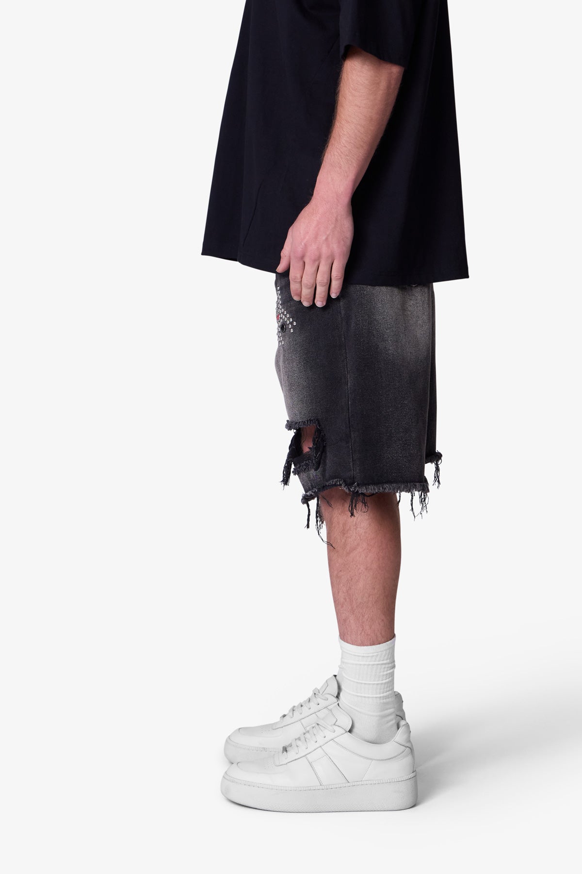 大人気！mnml★ディストレスト ミネラル デニム ショーツ Distressed Mineral Denim Shorts - Brown | mnml | shop now