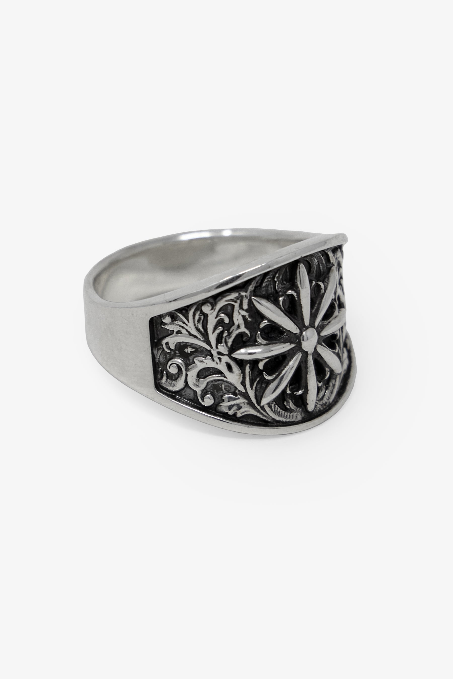 All Around Star Sterling Silver Ring - Silver | mnml | shop now