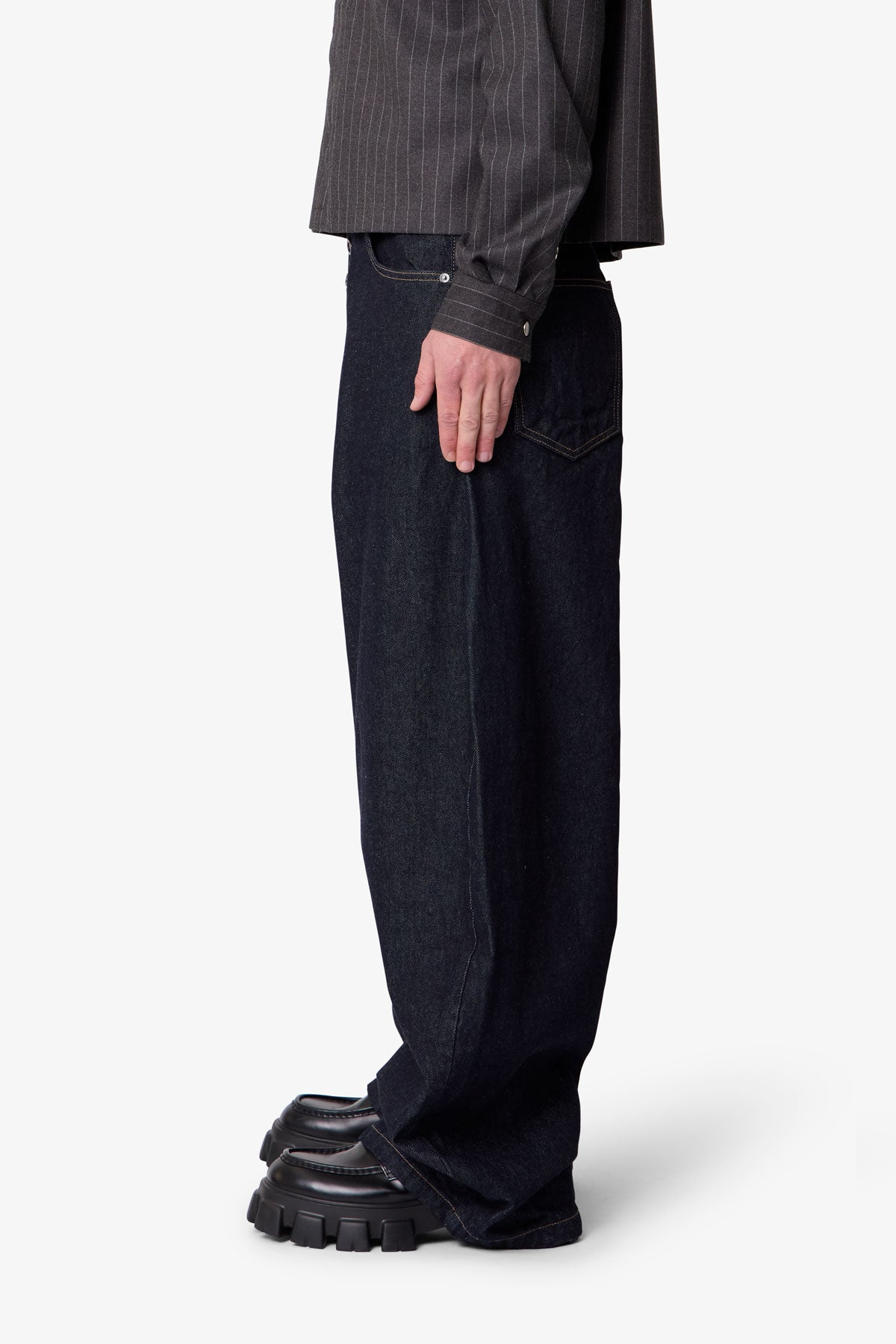 Exposed Shank Barrel Denim - Rinsed Indigo | mnml