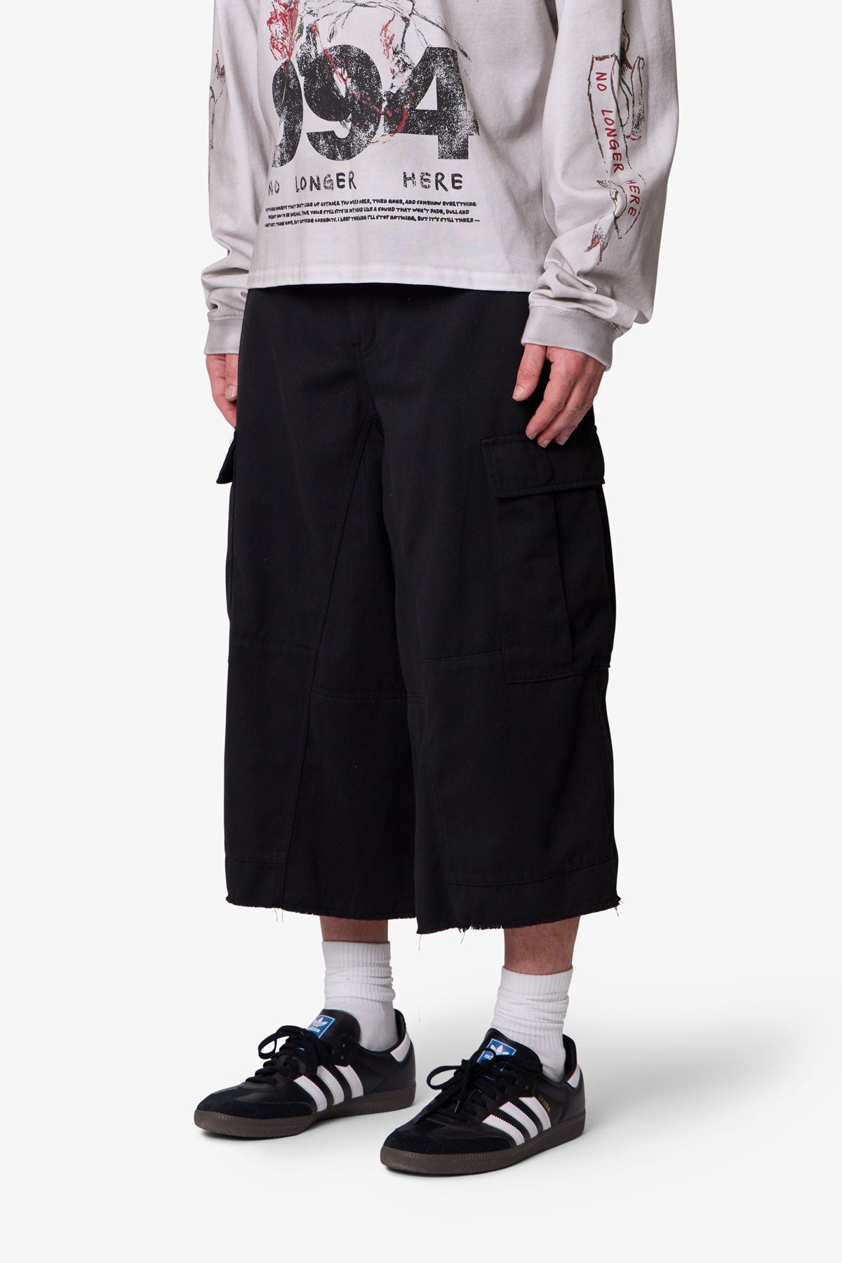 Extra Long Cargo Shorts - Black | mnml