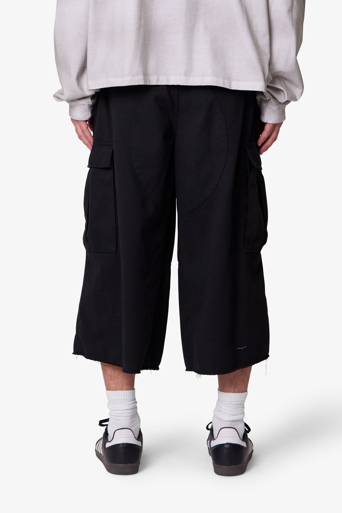 Extra Long Cargo Shorts - Black | mnml