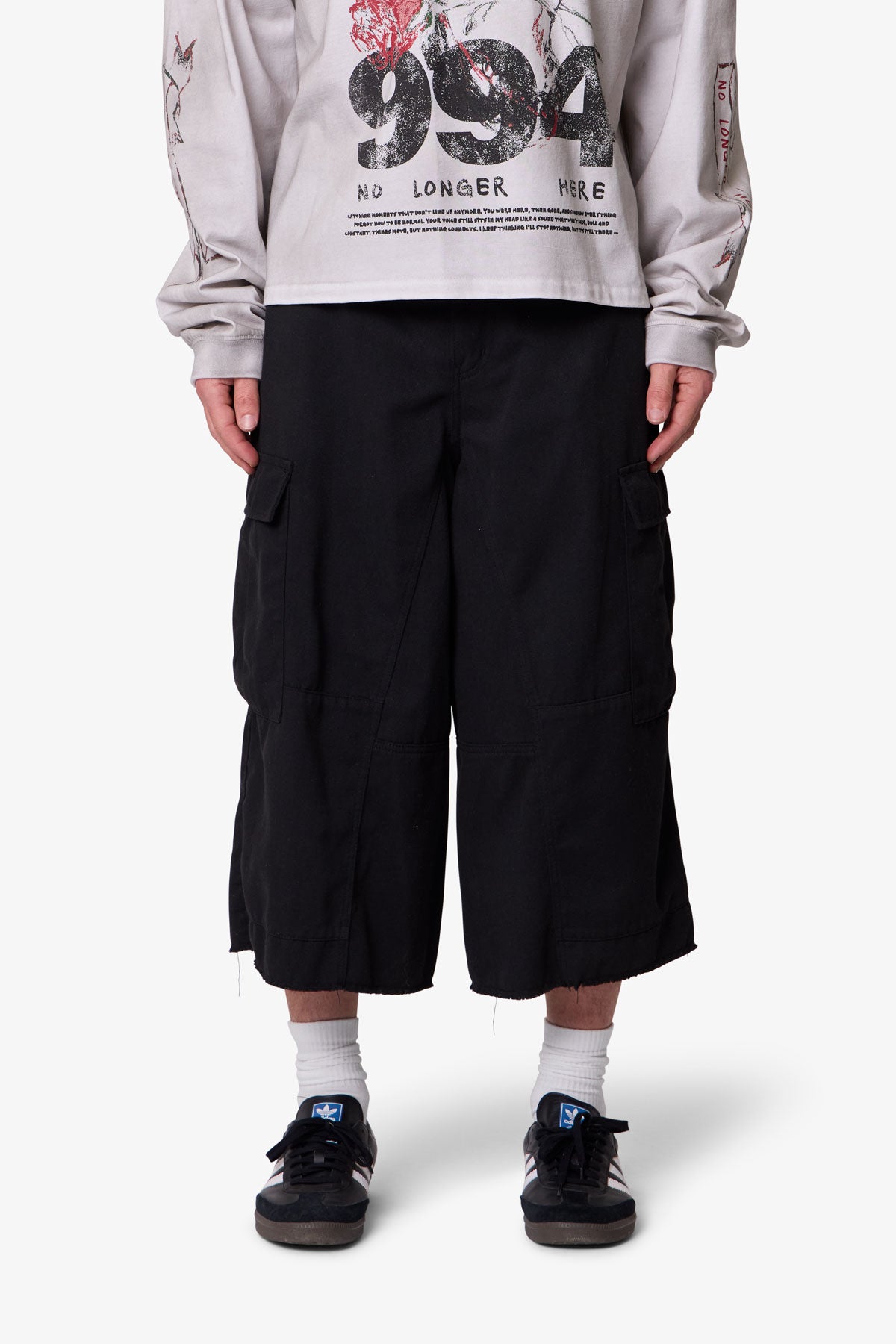 Extra Long Cargo Shorts - Black | mnml