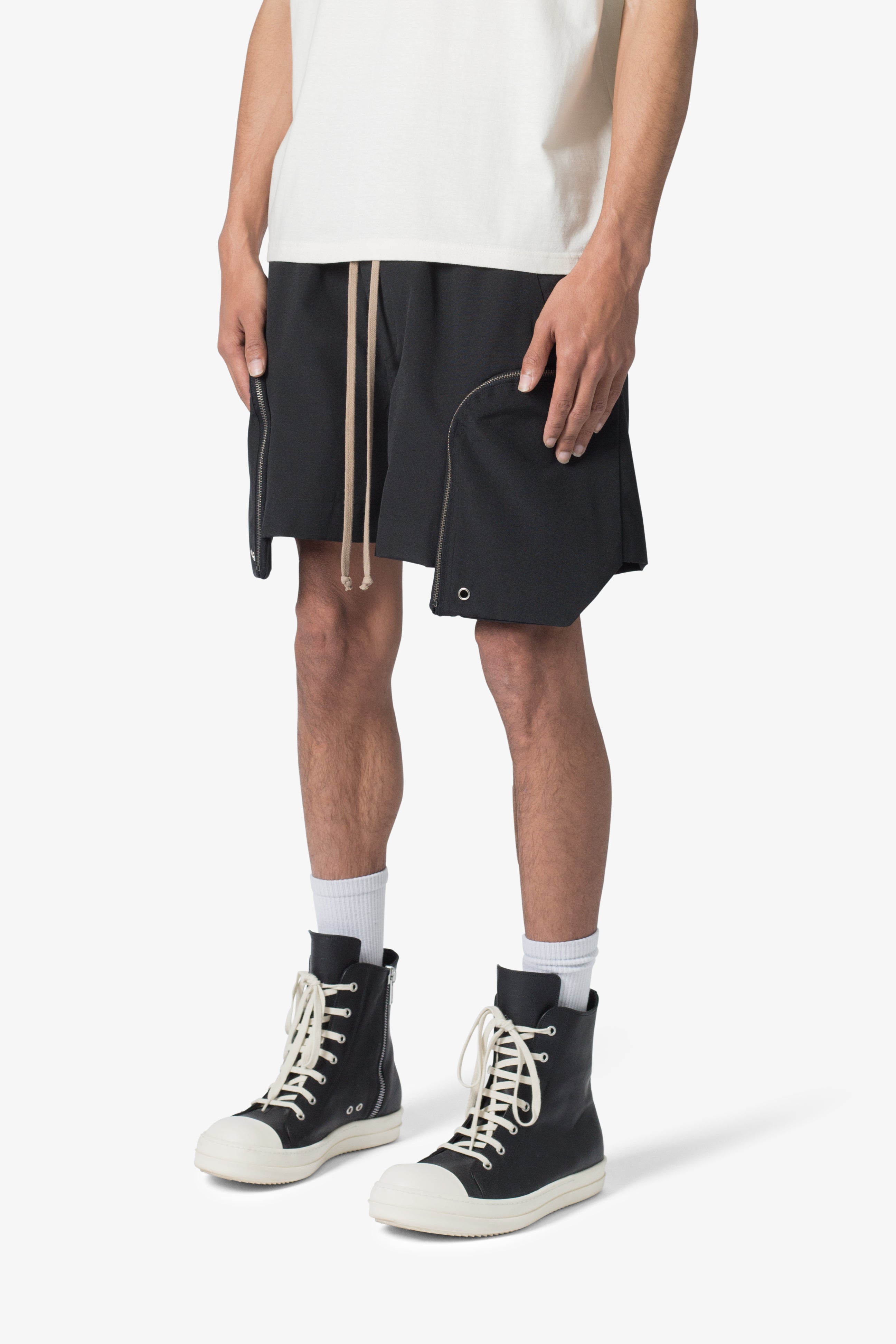 Front-Pocket-Geo-Shorts-Black- 