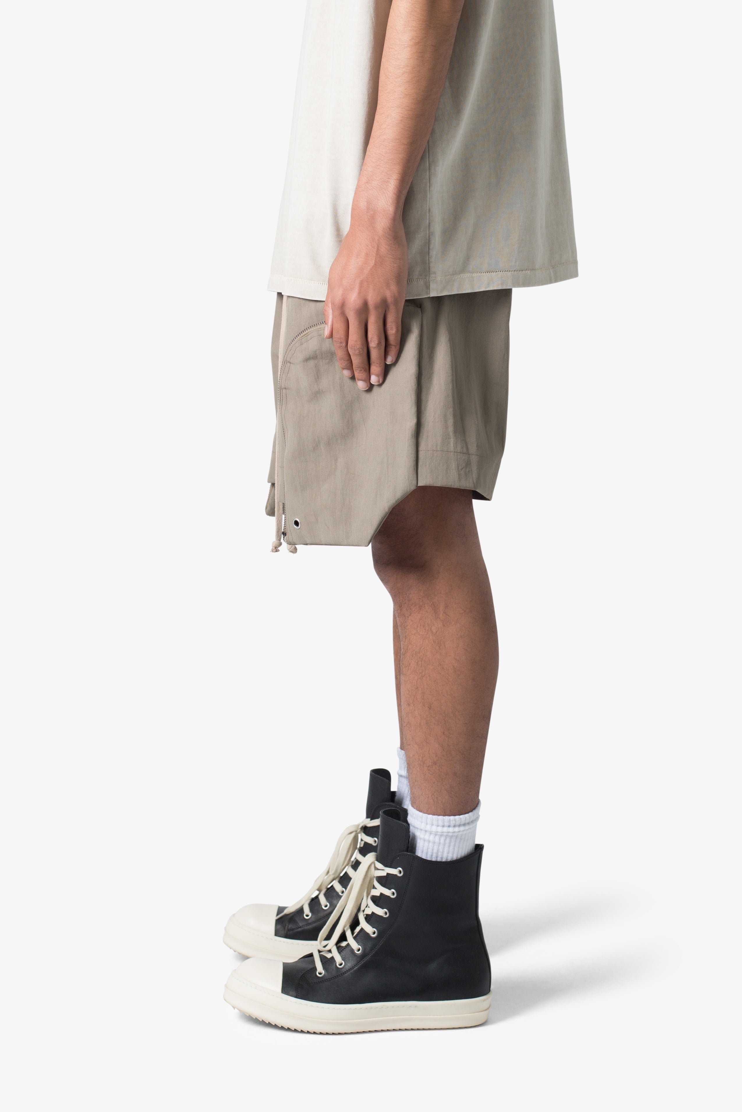 Front Pocket Geo Shorts - Olive | mnml | shop now