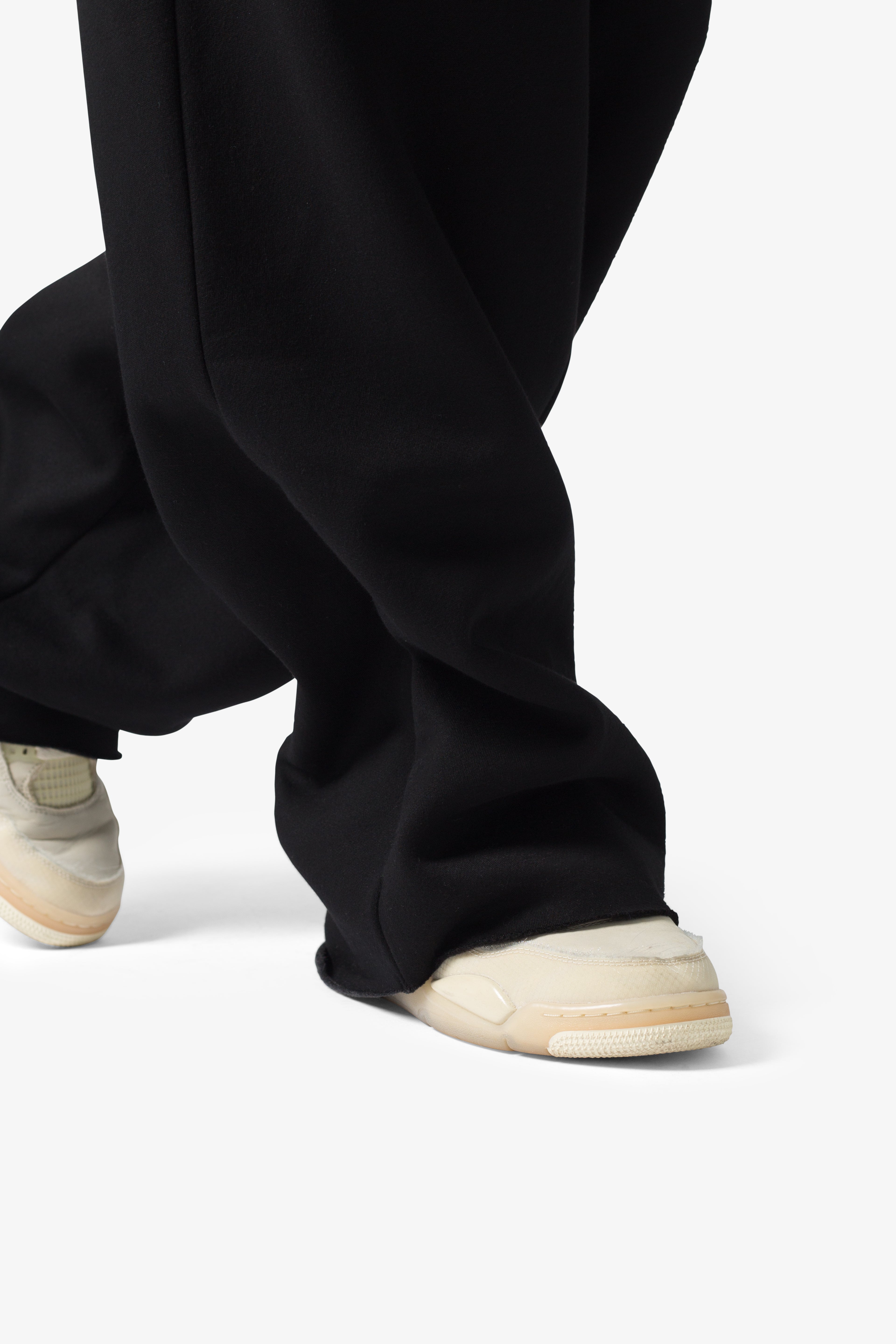 Lightweight Ultra Baggy Sweatpants - Black | mnml