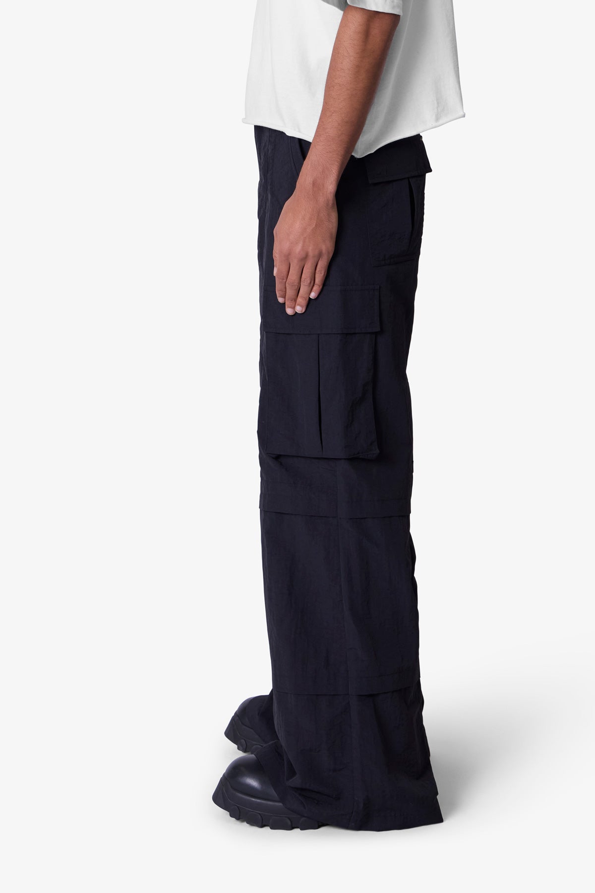 Nylon Rave Cargo Pants - Black | mnml | shop now