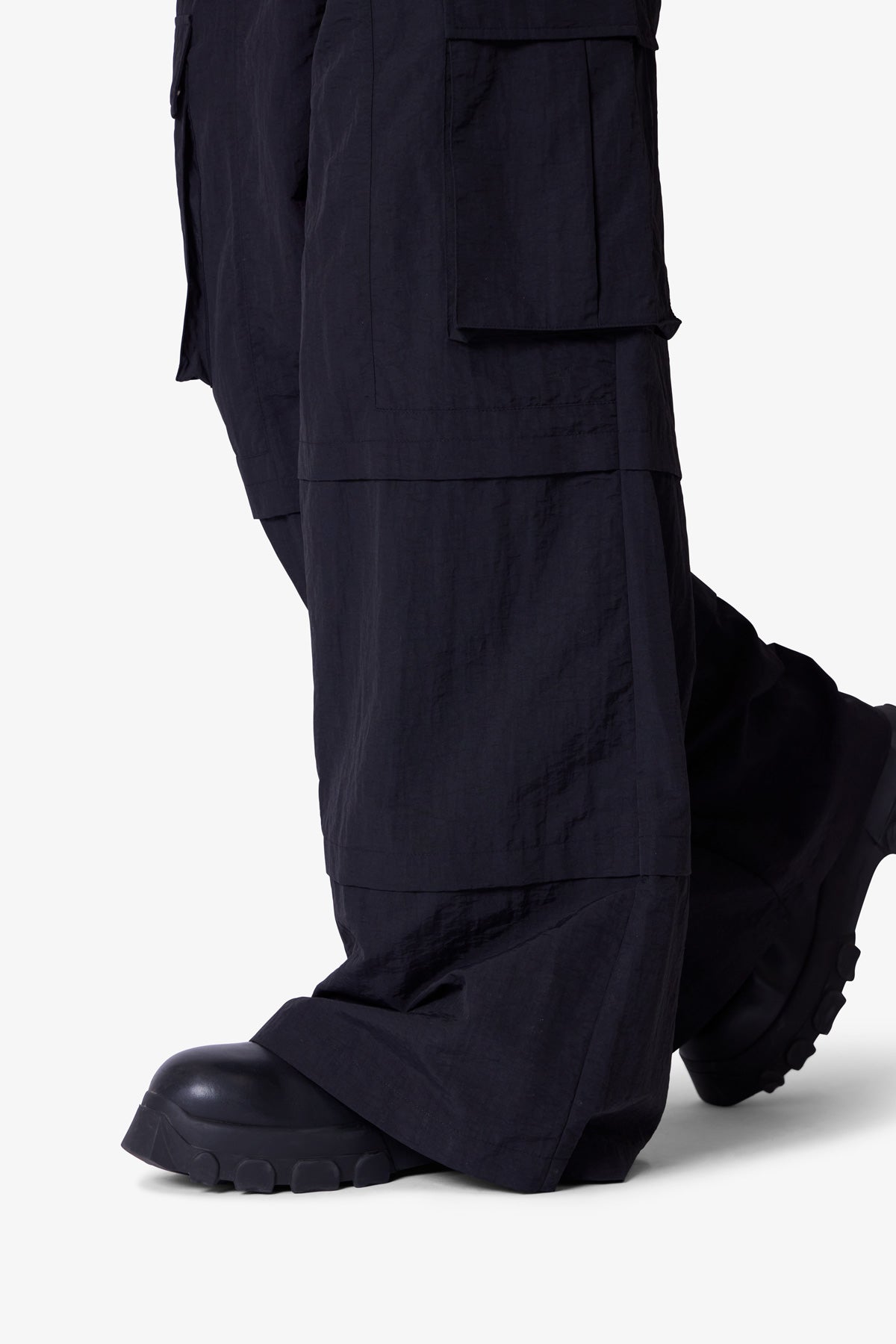 Nylon Rave Cargo Pants - Black | mnml | shop now