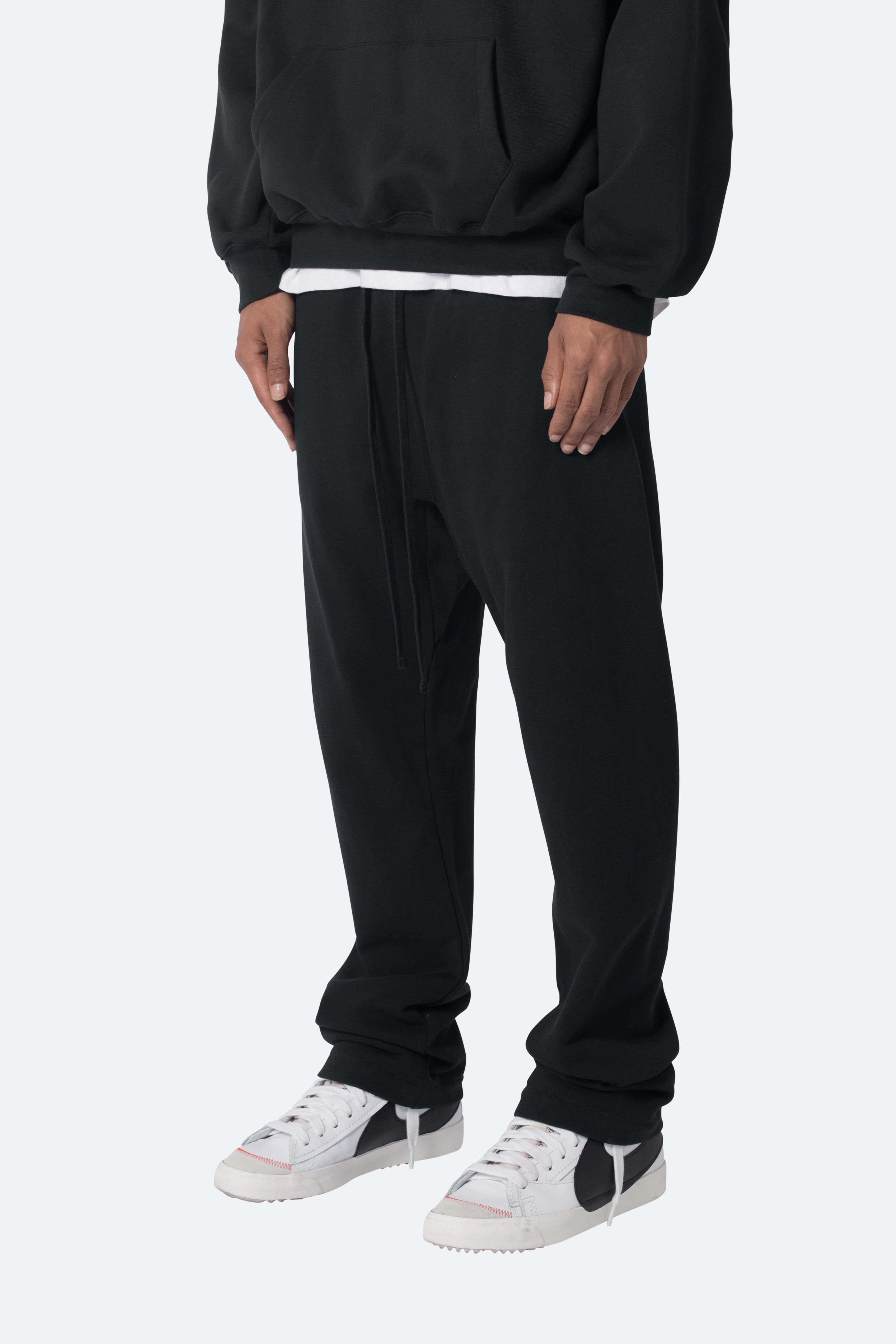Relaxed Every Day Sweatpants - Black | mnml | shop now