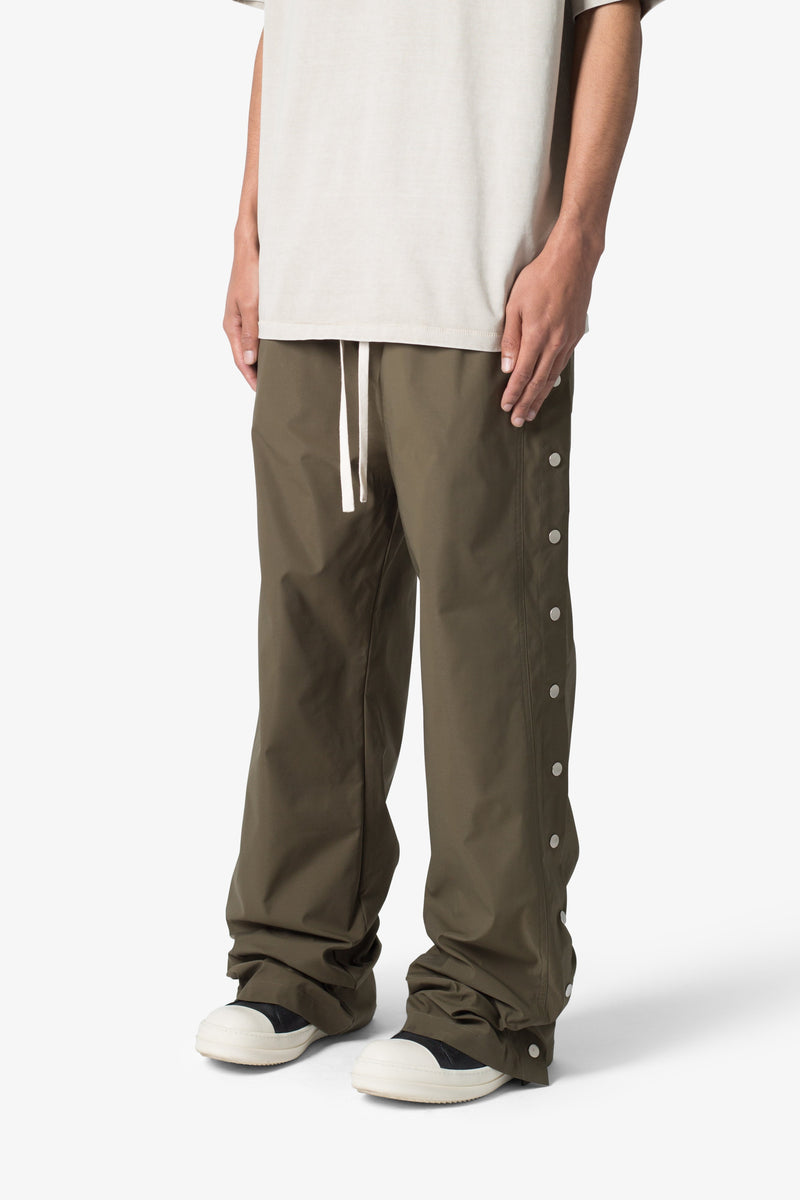 Side Snap Nylon Pants - Olive | mnml | shop now