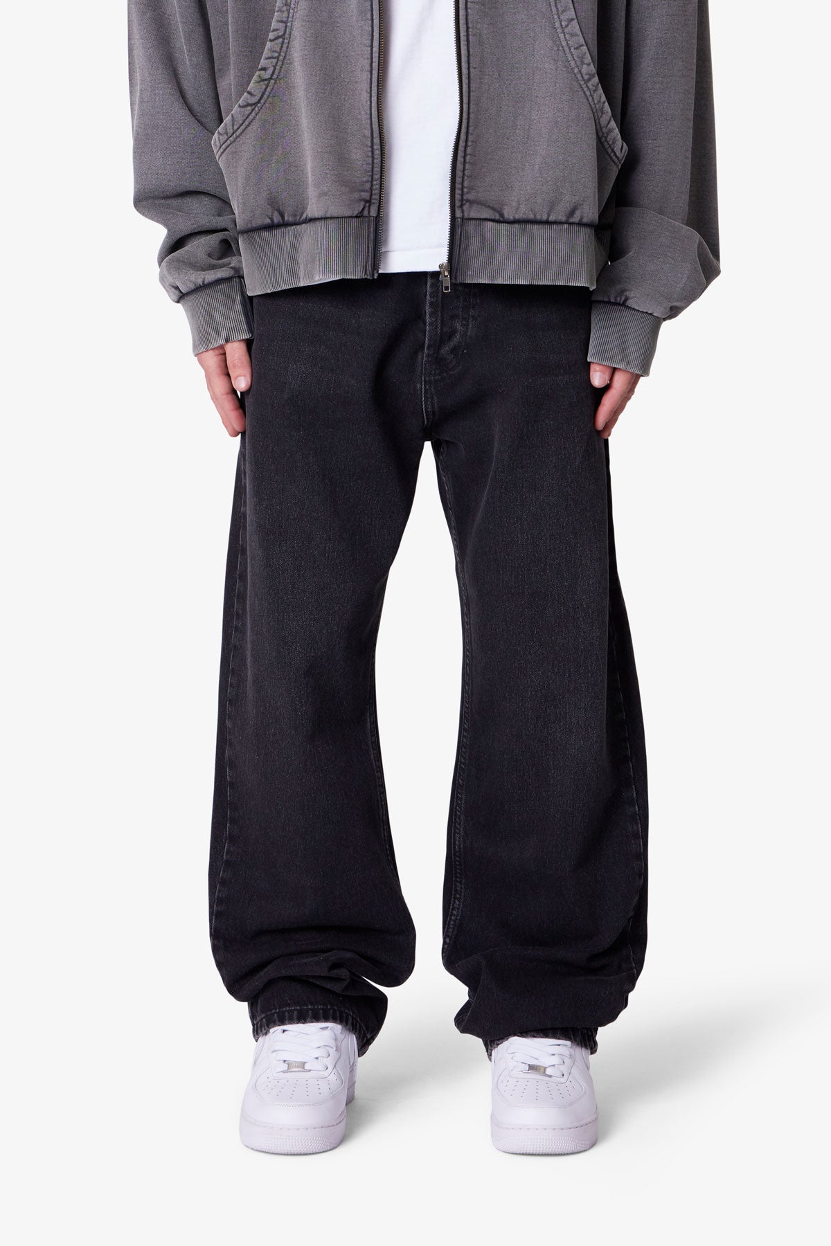 B731 Oiled Bootcut Denim - Black | mnml | shop now