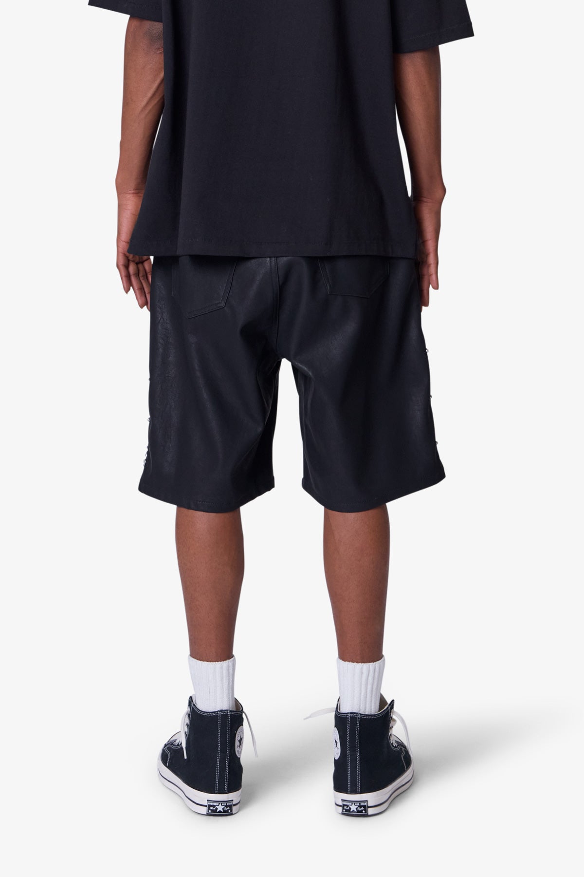 【MNML】ウルトラ バギー スタッズ レザー ショーツ Ultra Baggy Leather Studded Shorts - Black | mnml | shop now