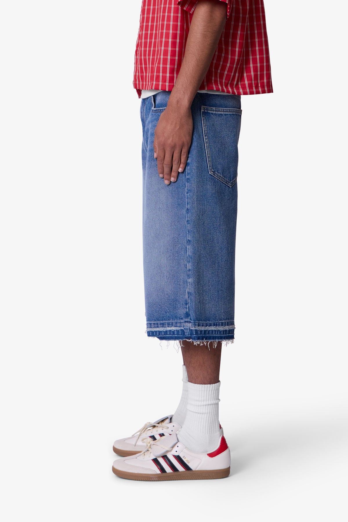 MNML ウルトラ バギー RAW HEM デニム ショーツ 送料/関税込 Ultra Baggy Raw Hem Denim Shorts - Washed Blue | mnml | shop now