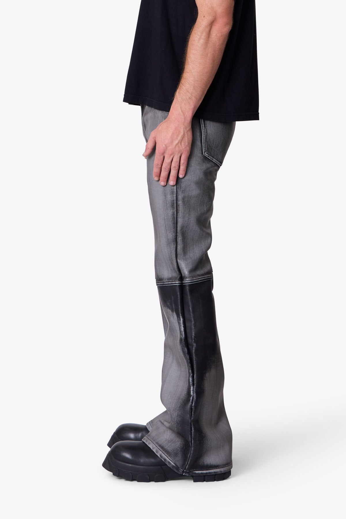 mnml LEATHER FLARE DENIM BLACK ミニマル　レザー mnml（ミニマル） レザーパンツ 光沢 フェイクレザー パンツ スリム
