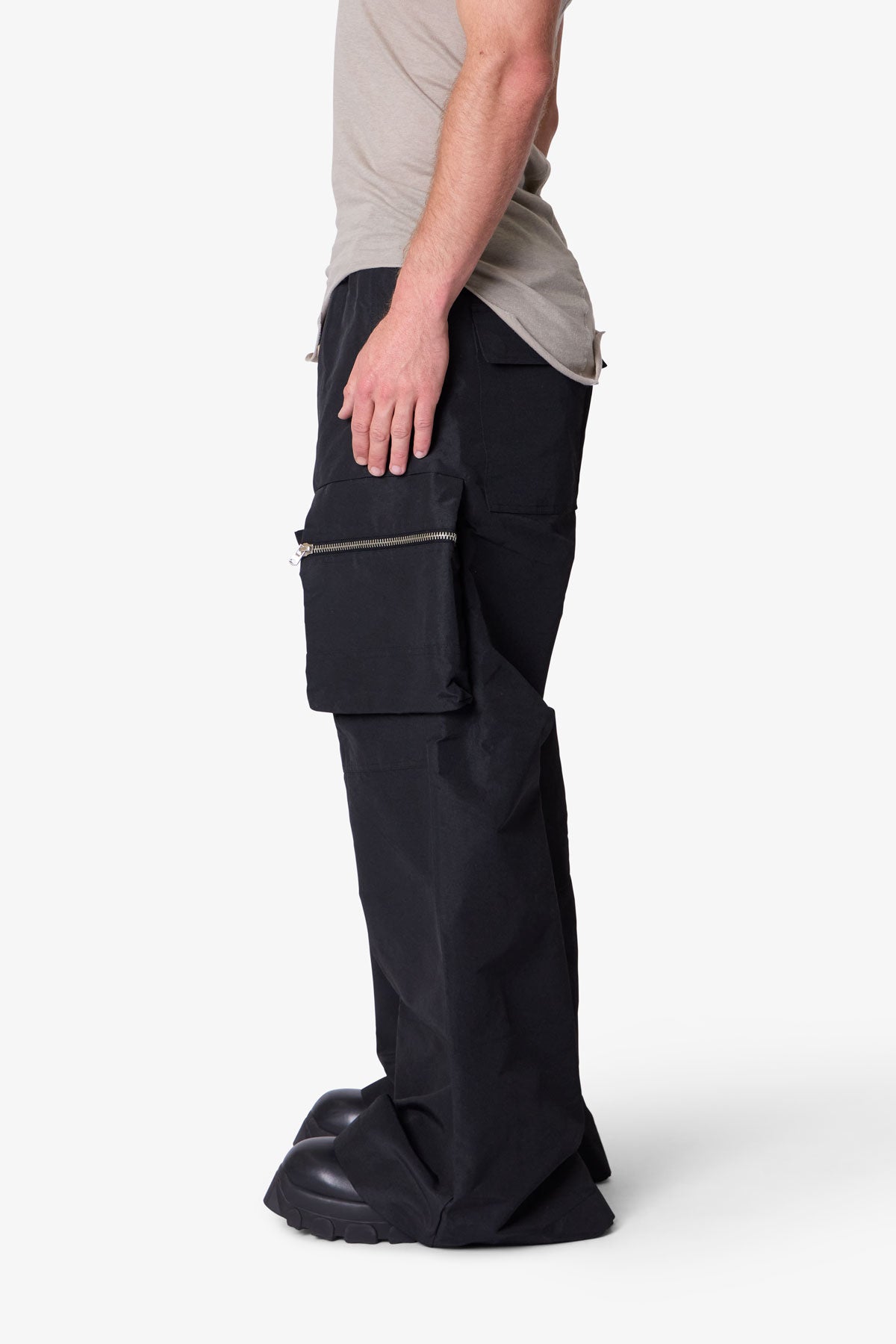 Zip Cargo Pocket Rave Pants - Black | mnml | shop now